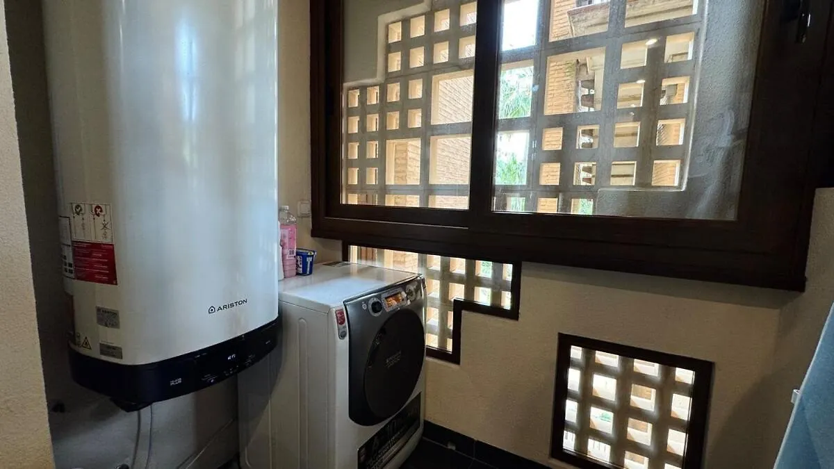 Exclusive 2 Bedroom Apartment Εστεπόνα
