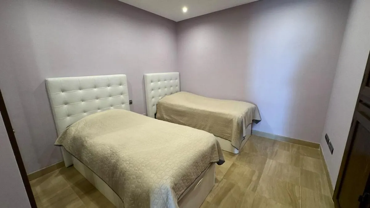 Exclusive 2 Bedroom Apartment Εστεπόνα