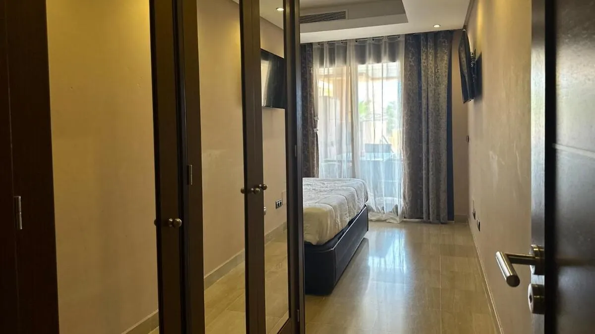 Exclusive 2 Bedroom Apartment Εστεπόνα